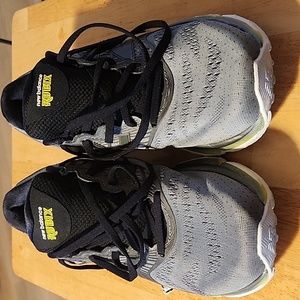 New Balance Rubix in men's 10. Used with much life & use remaining! Thanks🤓